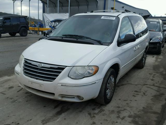 2C4GP64L45R418592 - 2005 CHRYSLER TOWN & COU WHITE photo 2