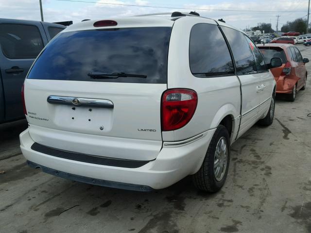 2C4GP64L45R418592 - 2005 CHRYSLER TOWN & COU WHITE photo 4