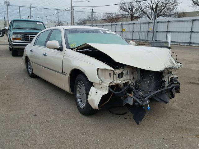 1LNHM83W92Y603793 - 2002 LINCOLN TOWN CAR C WHITE photo 1