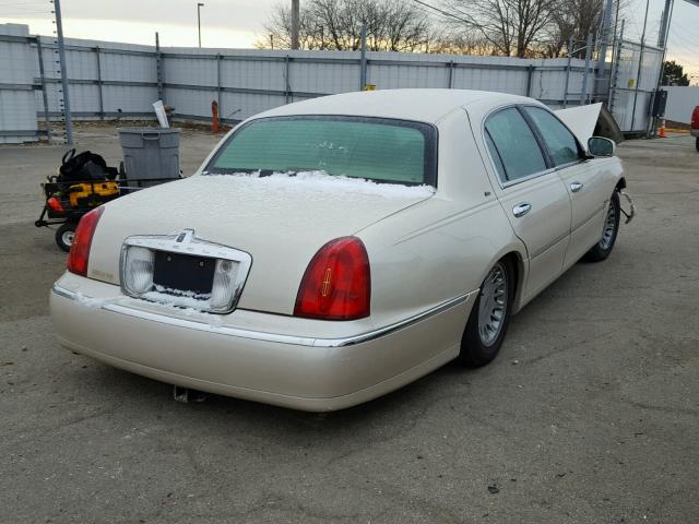 1LNHM83W92Y603793 - 2002 LINCOLN TOWN CAR C WHITE photo 4