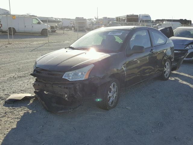 1FAHP33N38W125693 - 2008 FORD FOCUS SE BLACK photo 2