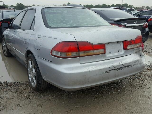 1HGCF86652A002752 - 2002 HONDA ACCORD VAL SILVER photo 3