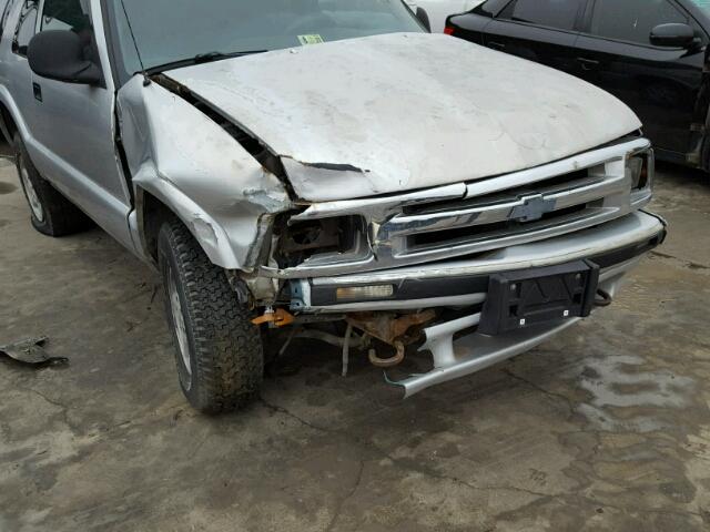 1GNCT18W0TK131710 - 1996 CHEVROLET BLAZER SILVER photo 9