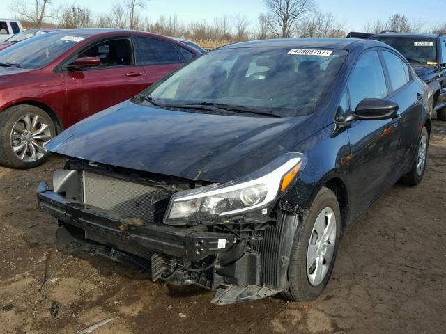 3KPFK4A73HE125536 - 2017 KIA FORTE LX BLACK photo 2