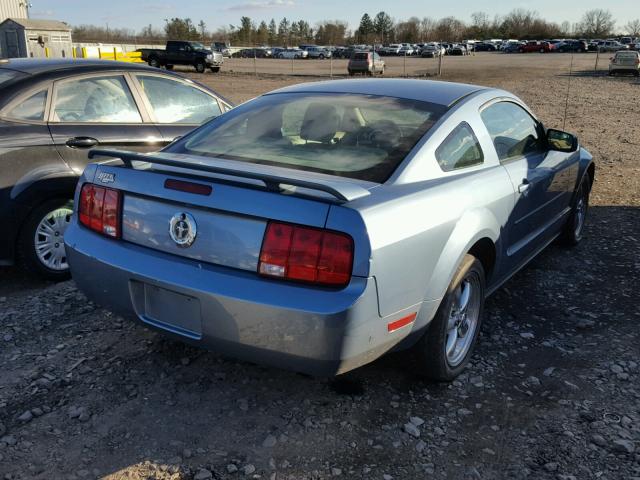 1ZVFT80N365189229 - 2006 FORD MUSTANG BLUE photo 4