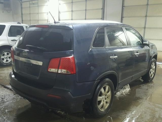 5XYKT3A13BG165286 - 2011 KIA SORENTO BA BLUE photo 4