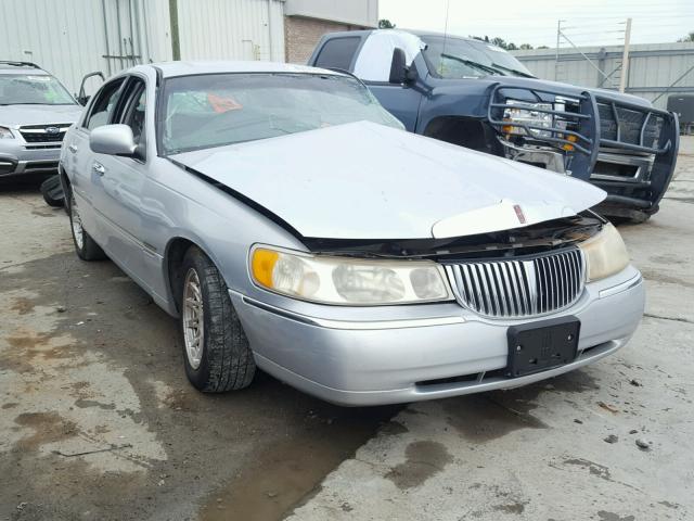 1LNFM82W0XY604475 - 1999 LINCOLN TOWN CAR S SILVER photo 1