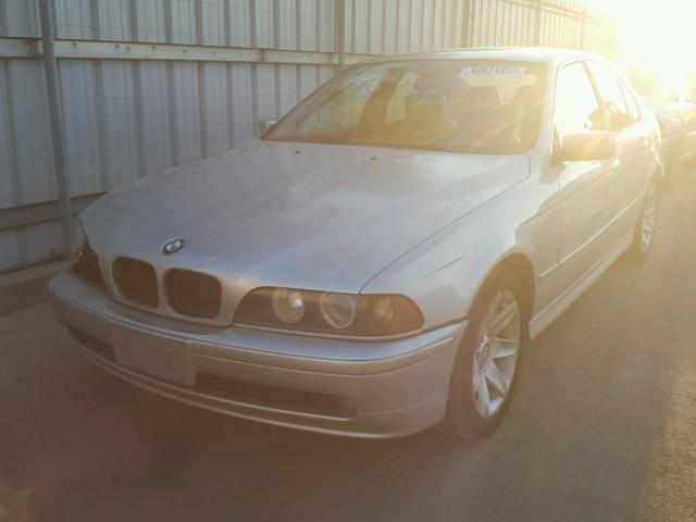 WBADT43422GY40366 - 2002 BMW 525 I AUTO SILVER photo 2