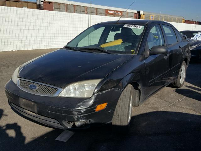 1FAHP34N16W132962 - 2006 FORD FOCUS ZX4 BLACK photo 2