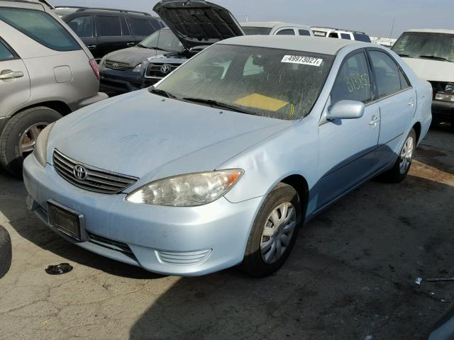 4T1BE32K75U540354 - 2005 TOYOTA CAMRY LE BLUE photo 2