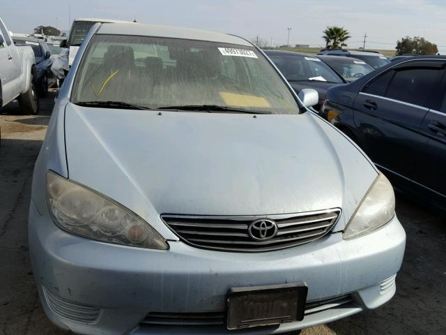 4T1BE32K75U540354 - 2005 TOYOTA CAMRY LE BLUE photo 9