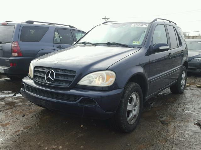 4JGAB57E24A495424 - 2004 MERCEDES-BENZ ML 350 BLUE photo 2