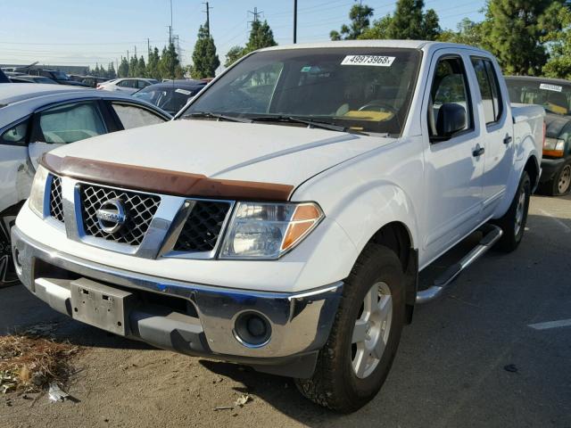 1N6AD07WX8C430869 - 2008 NISSAN FRONTIER C WHITE photo 2