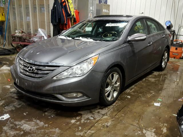 5NPEC4ACXBH123064 - 2011 HYUNDAI SONATA SE GRAY photo 2