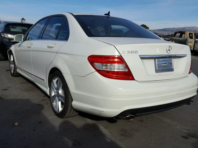 WDDGF5EB4BR143624 - 2011 MERCEDES-BENZ C 300 WHITE photo 3