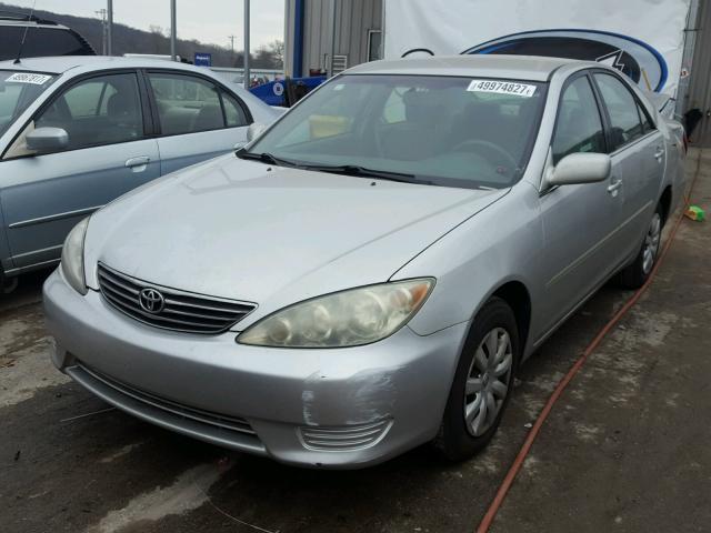 4T1BE32K65U992909 - 2005 TOYOTA CAMRY LE SILVER photo 2