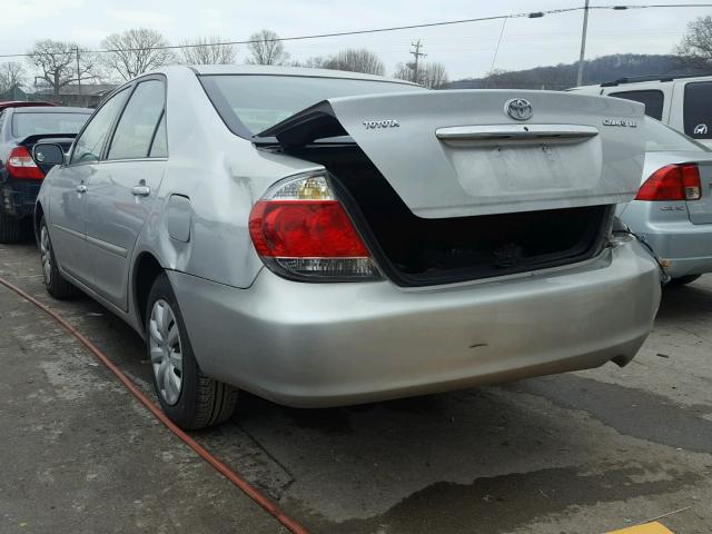 4T1BE32K65U992909 - 2005 TOYOTA CAMRY LE ვერცხლისფერი ფოტო 3