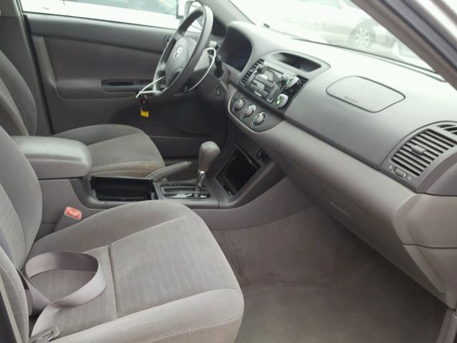 4T1BE32K65U992909 - 2005 TOYOTA CAMRY LE ვერცხლისფერი ფოტო 5