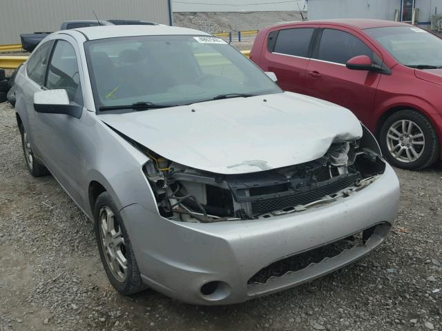 1FAHP32N89W152374 - 2009 FORD FOCUS SE SILVER photo 1