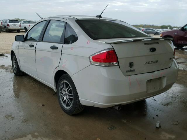 1FAHP3FN4AW274180 - 2010 FORD FOCUS SE WHITE photo 3