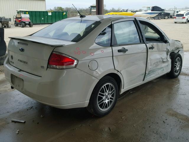 1FAHP3FN4AW274180 - 2010 FORD FOCUS SE WHITE photo 4