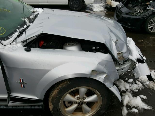 1ZVFT80NX75364464 - 2007 FORD MUSTANG SILVER photo 9