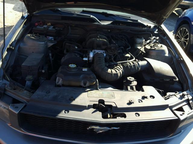 1ZVHT80N755179696 - 2005 FORD MUSTANG GRAY photo 7