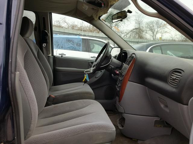 2A4GP44R66R651877 - 2006 CHRYSLER TOWN & COU BLUE photo 5