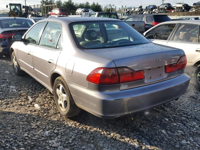 1HGCG1653YA060539 - 2000 HONDA ACCORD EX SILVER photo 3