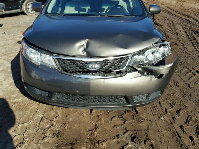 KNAFU4A28B5387776 - 2011 KIA FORTE EX GRAY photo 9