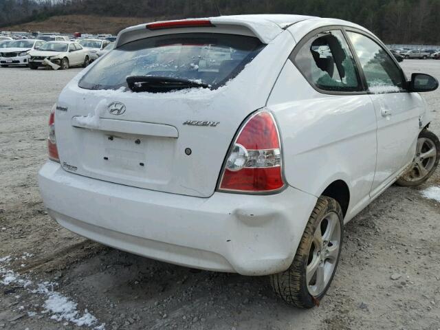 KMHCN36CX8U082238 - 2008 HYUNDAI ACCENT SE WHITE photo 4