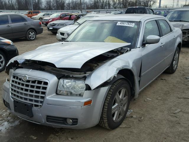 2C3JK53G85H695162 - 2005 CHRYSLER 300 TOURIN SILVER photo 2