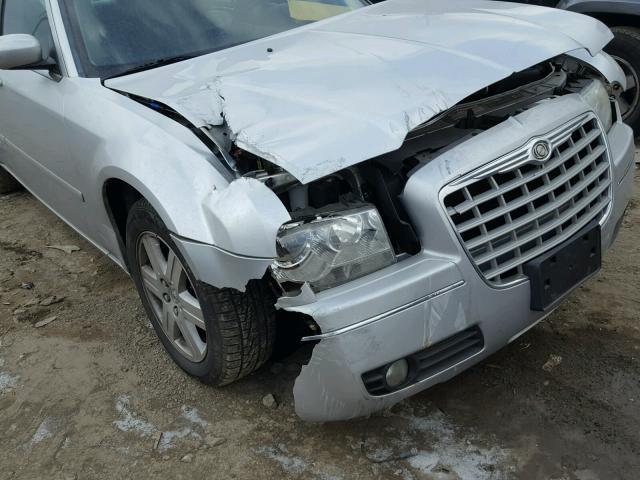 2C3JK53G85H695162 - 2005 CHRYSLER 300 TOURIN SILVER photo 9