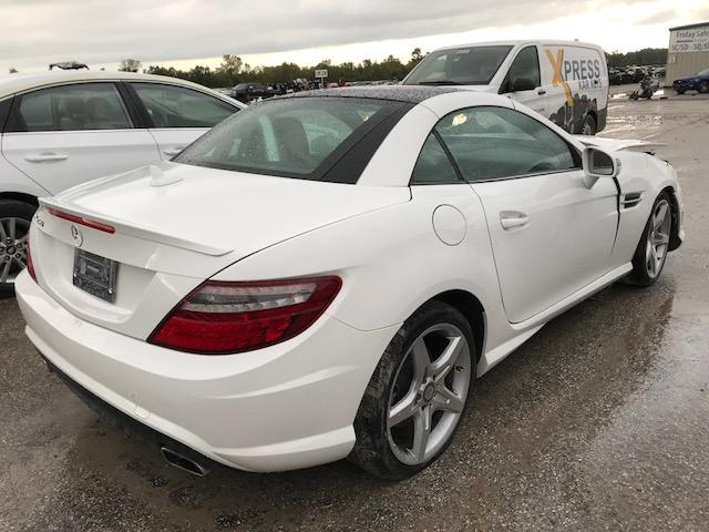 WDDPK4HA3FF110579 - 2015 MERCEDES-BENZ SLK 250 WHITE photo 4