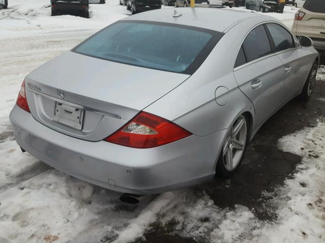 WDDDJ72X18A125196 - 2008 MERCEDES-BENZ CLS 550 SILVER photo 4