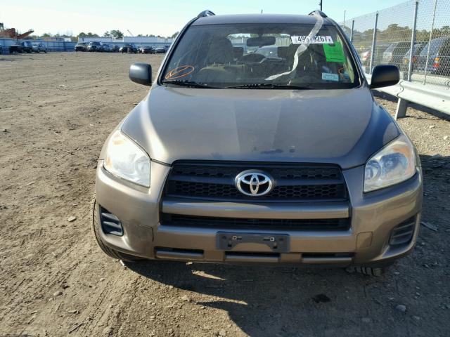 JTMBF33V795012680 - 2009 TOYOTA RAV4 BROWN photo 9