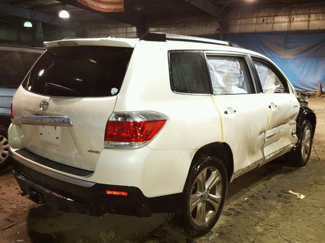 5TDDK3EH5DS242085 - 2013 TOYOTA HIGHLANDER WHITE photo 4