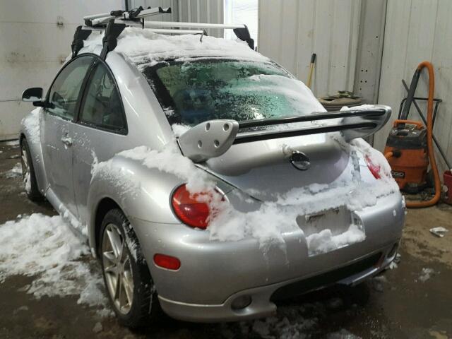 3VWDD21C0YM418848 - 2000 VOLKSWAGEN NEW BEETLE 银色 照片 3