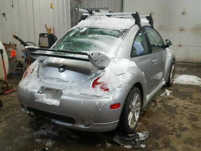 3VWDD21C0YM418848 - 2000 VOLKSWAGEN NEW BEETLE 银色 照片 4
