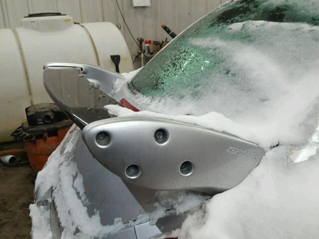 3VWDD21C0YM418848 - 2000 VOLKSWAGEN NEW BEETLE 银色 照片 9