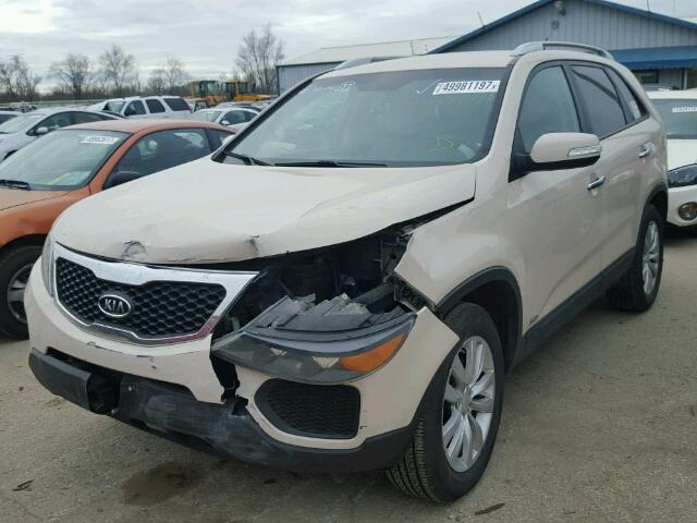 5XYKTDA28BG047264 - 2011 KIA SORENTO BA BEIGE photo 2