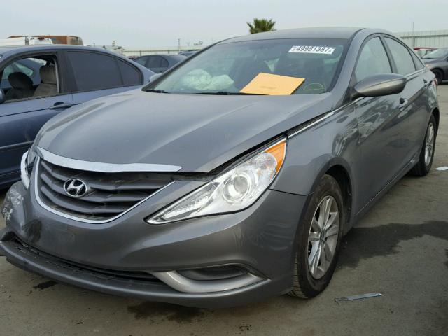 5NPEB4AC9DH734595 - 2013 HYUNDAI SONATA GLS GRAY photo 2