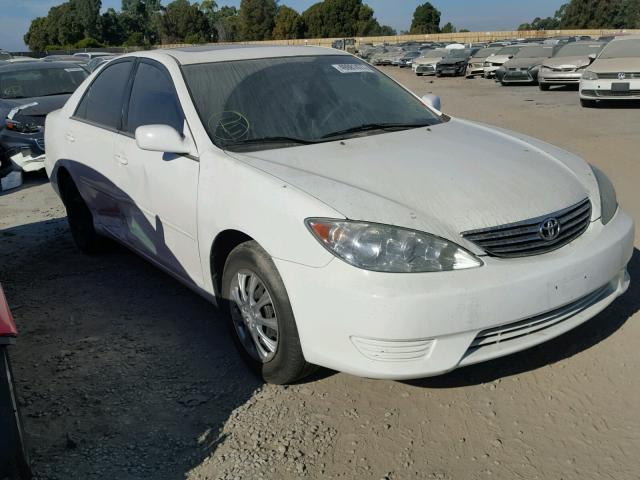 4T1BE32K35U550377 - 2005 TOYOTA CAMRY LE WHITE photo 1