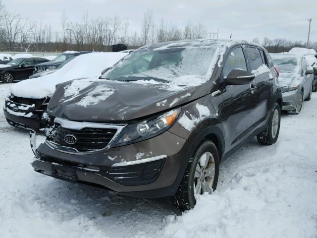 KNDPB3A24C7256938 - 2012 KIA SPORTAGE B BROWN photo 2