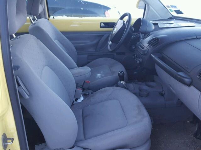 3VWCA21C6YM470540 - 2000 VOLKSWAGEN NEW BEETLE 黄色 照片 5