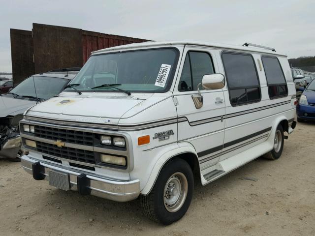 1GBEG25K3PF302241 - 1993 CHEVROLET G20 WHITE photo 2