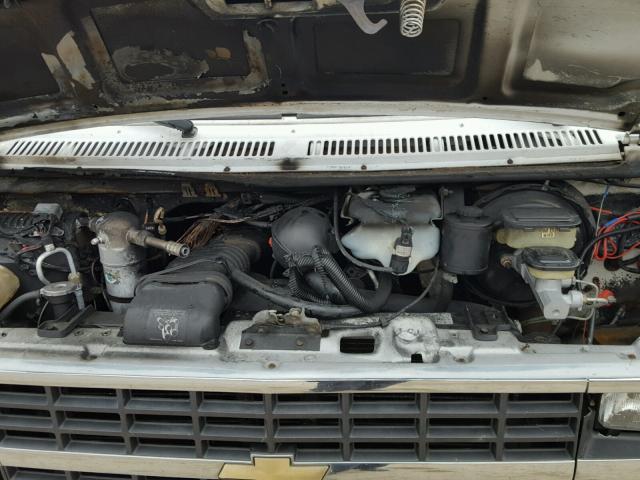 1GBEG25K3PF302241 - 1993 CHEVROLET G20 WHITE photo 7