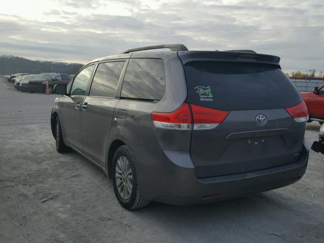 5TDYK3DC2ES468593 - 2014 TOYOTA SIENNA XLE GRAY photo 3