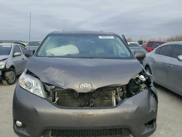 5TDYK3DC2ES468593 - 2014 TOYOTA SIENNA XLE GRAY photo 7