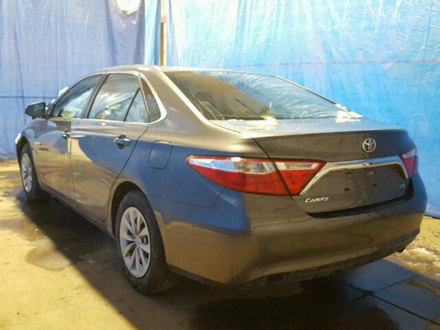 4T1BF1FK6GU246765 - 2016 TOYOTA CAMRY LE ნაცრისფერი ფოტო 3